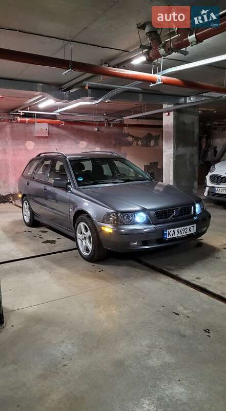 Volvo V40 (2003)