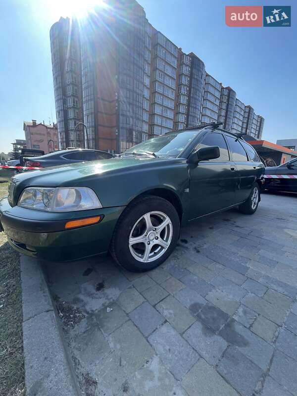 Volvo V40 (2001)