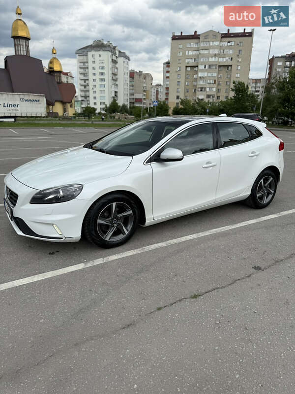 Volvo V40 (2015)