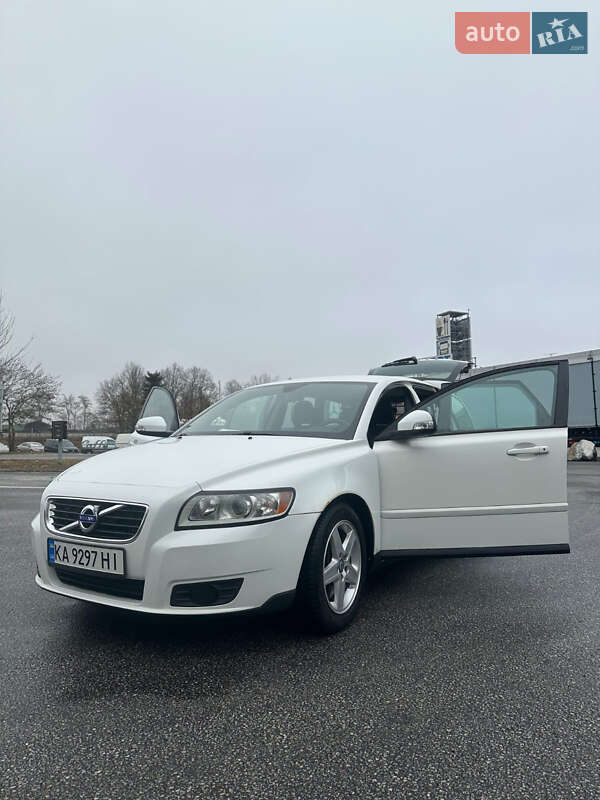 Volvo V50 (2010)
