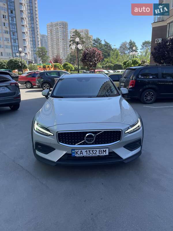 Volvo V60 cross country (2020)