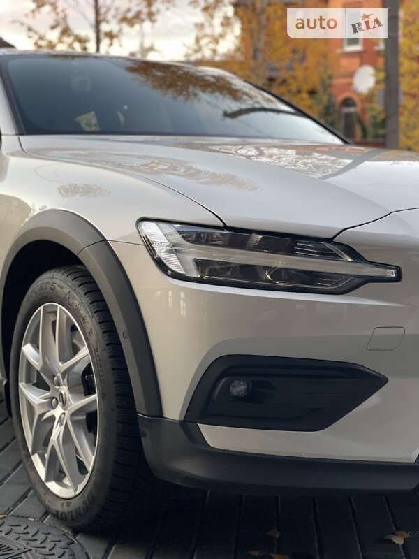Volvo V60cc (2019)