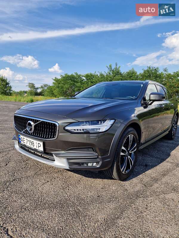 Volvo V90 cross country (2017)