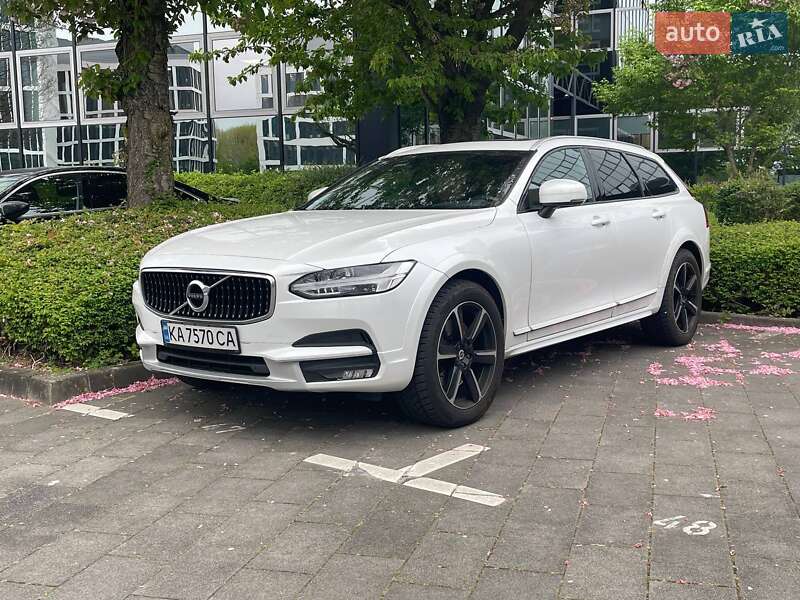 Volvo V90 cross country (2017)