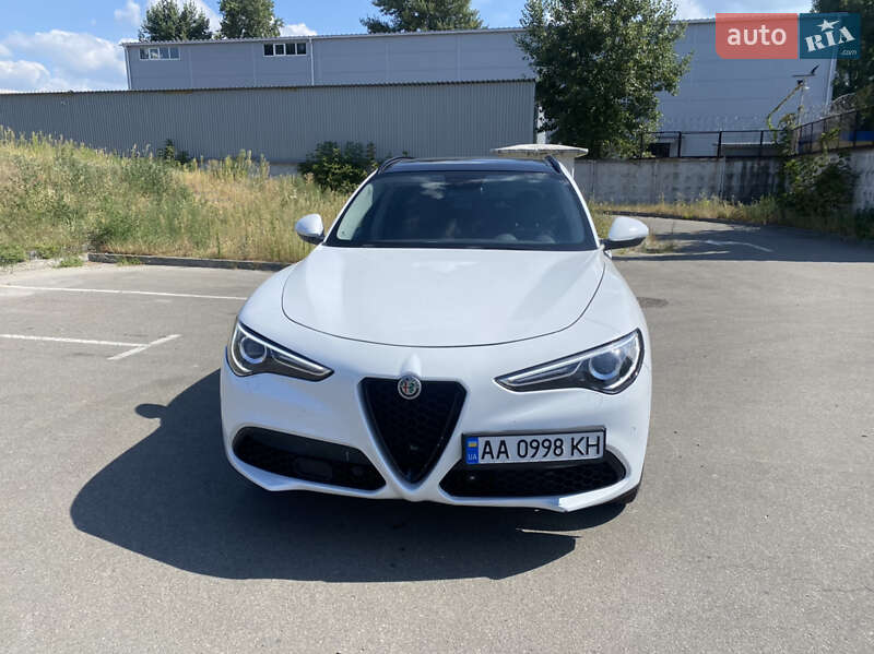 Alfa-romeo Stelvio (2017)