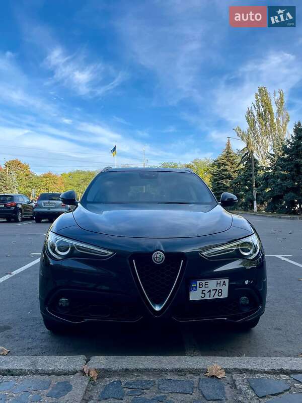 Alfa-romeo Stelvio (2017)