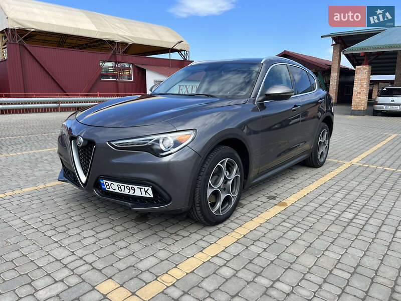 Alfa romeo Stelvio (2017)