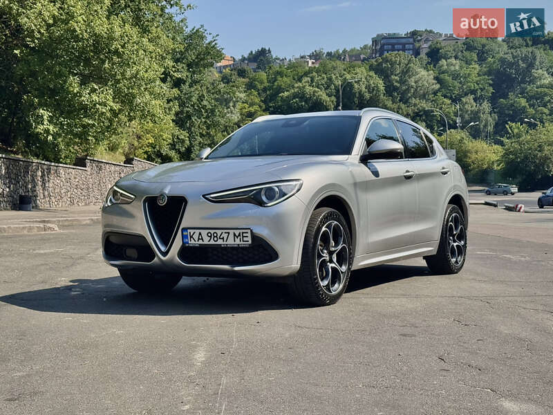 Alfa romeo Stelvio (2021)