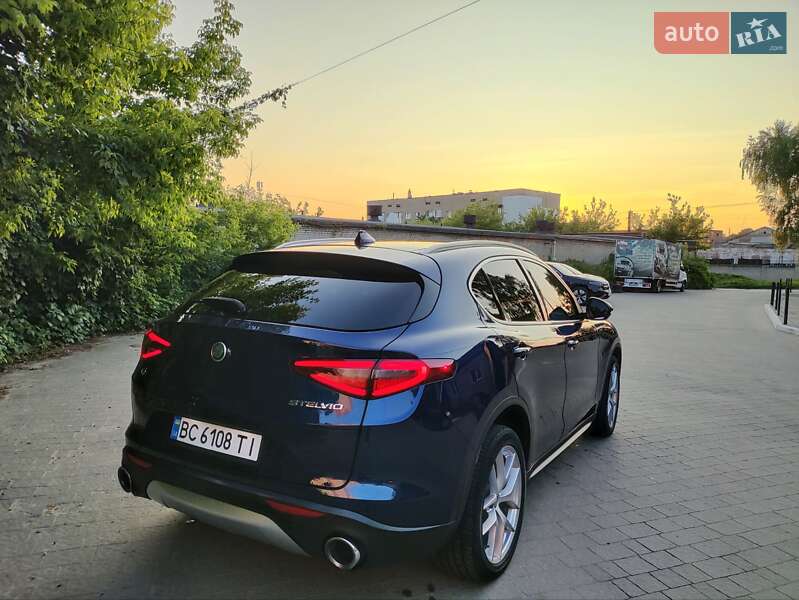 Alfa romeo Stelvio (2017)