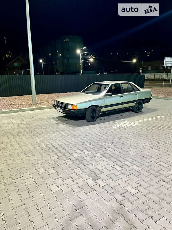Audi 100 (1985)
