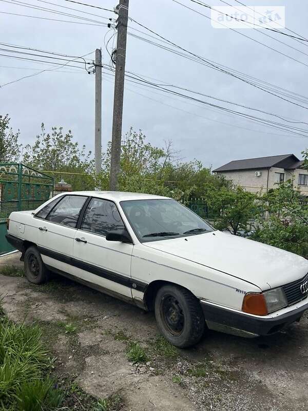 Audi 100 (1986)