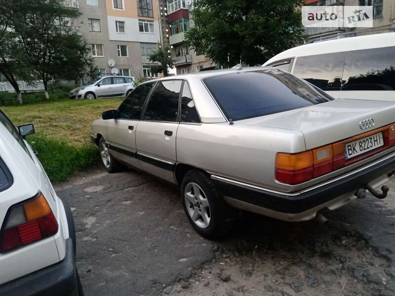 Audi 200 (1988)
