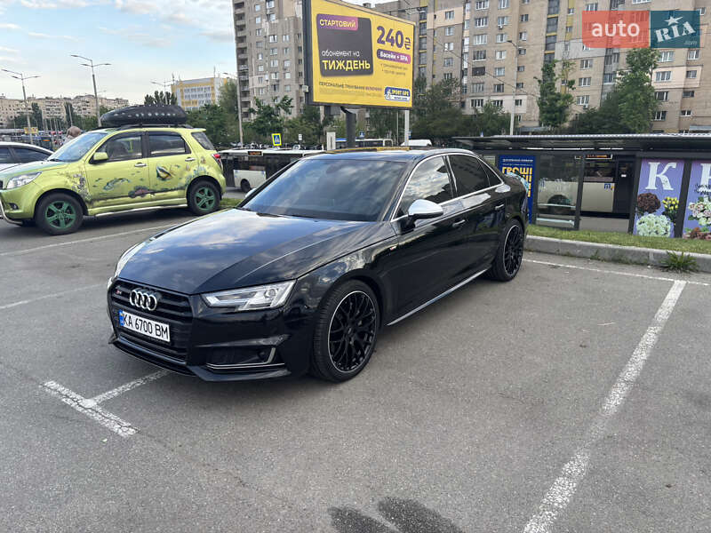 Audi A4 (2017)