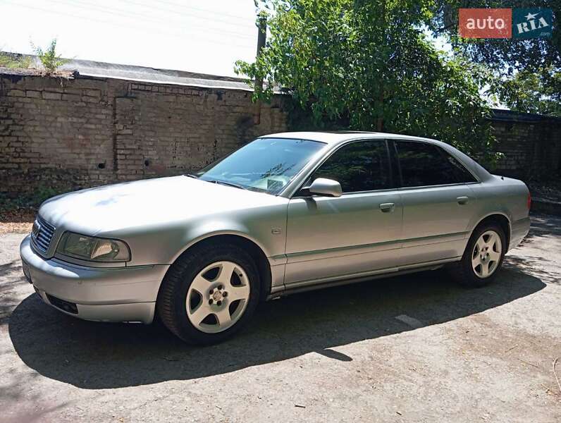 Audi A8 (2000)