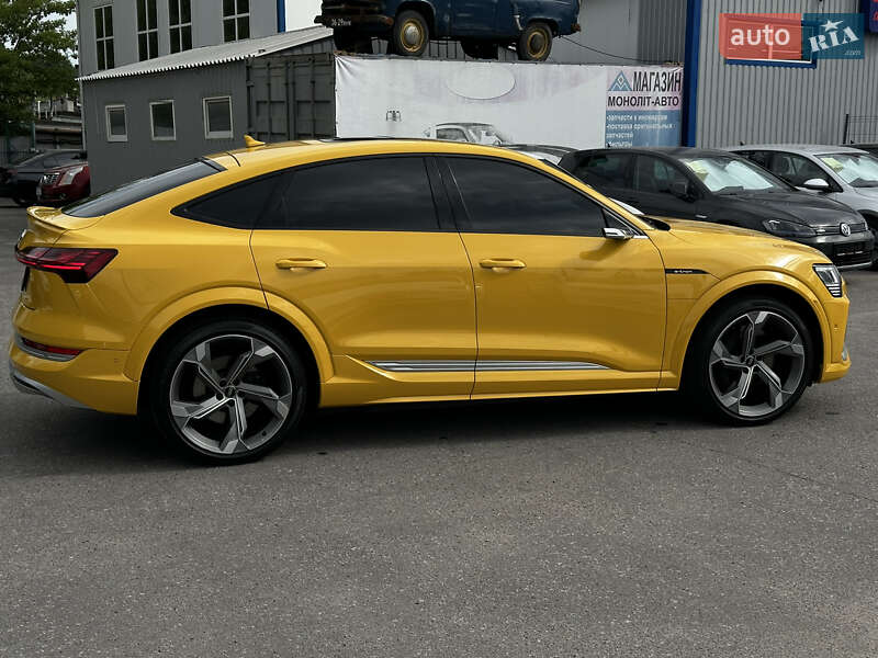 Audi E-tron s (2022)