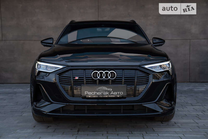 Audi E-tron s (2021)