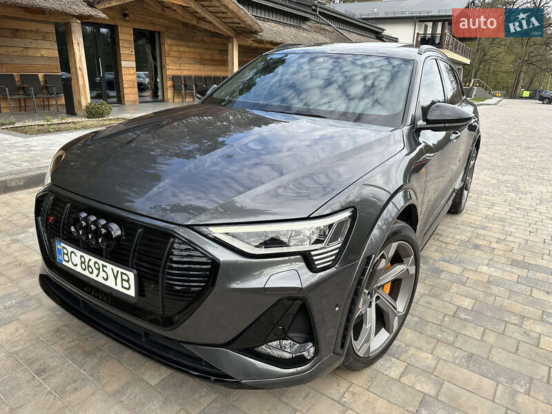 Audi E-tron s (2022)