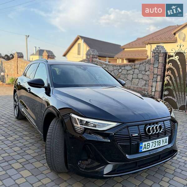 Audi E-tron s (2021)