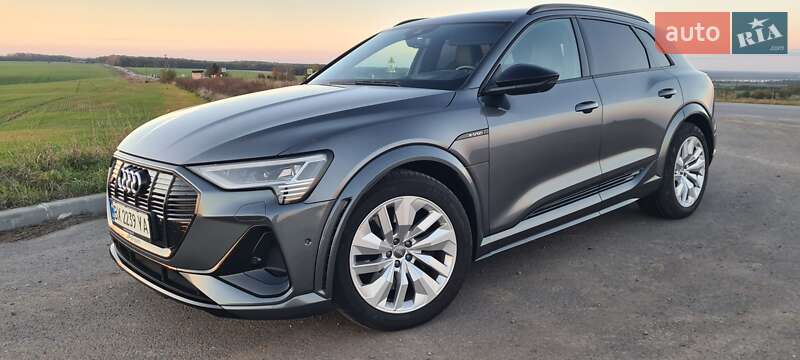 Audi E-tron s (2021)
