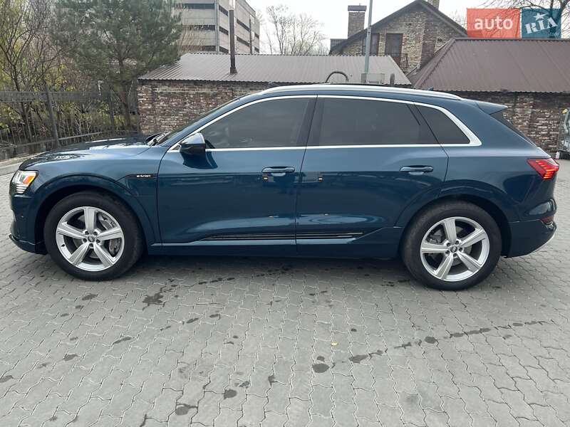Audi E-tron (2019)