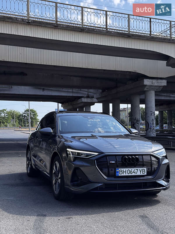 Audi E-tron (2019)