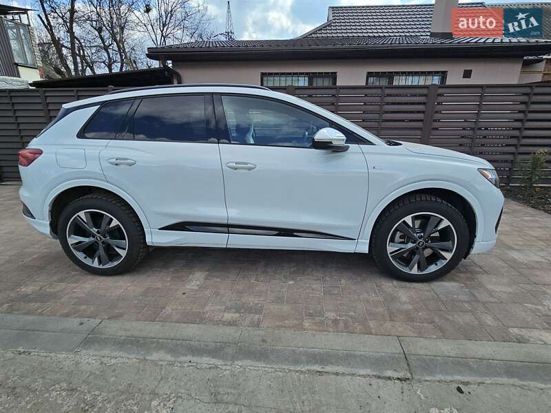 Audi Q4 e-tron (2023)