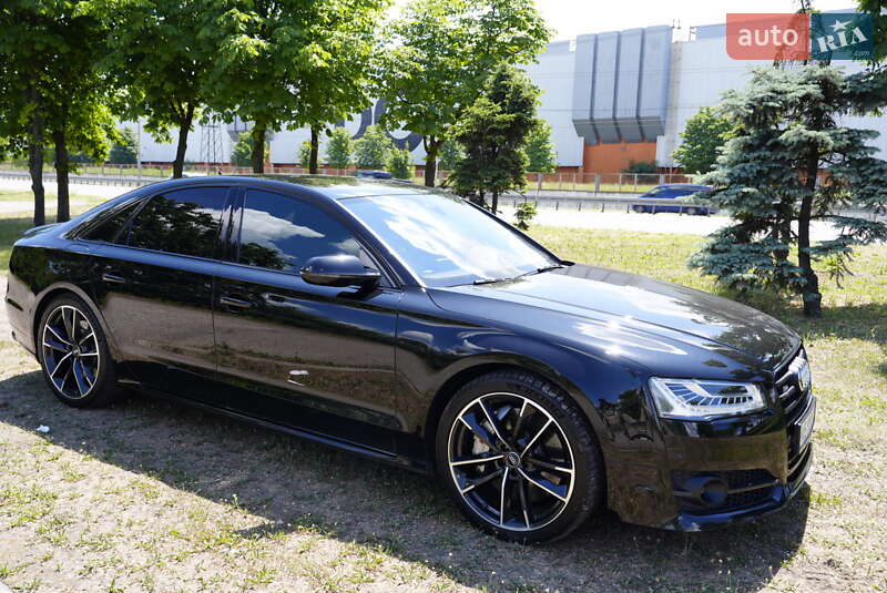 Audi S8 (2017)