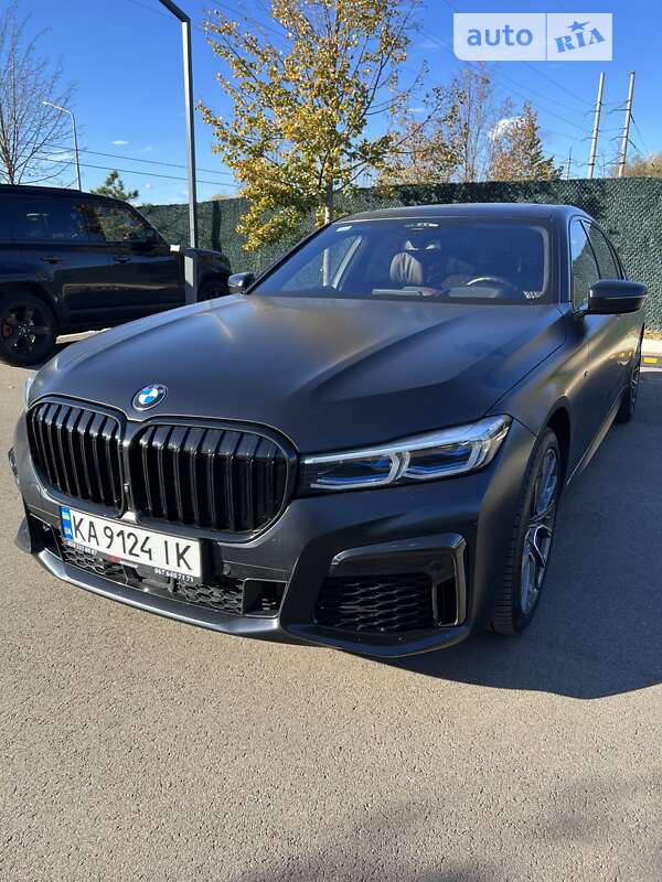 Bmw M760li (2022)