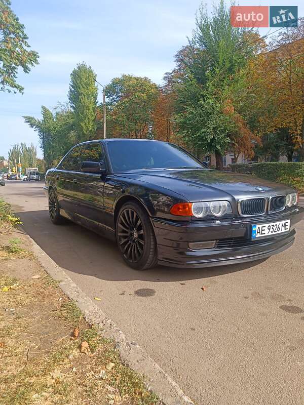 Bmw 740i (2000)