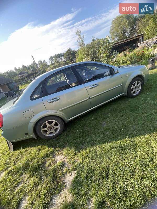 Chevrolet Lacetti (2004)