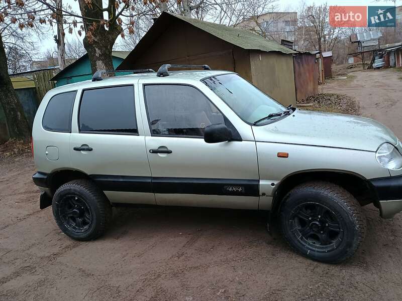 Chevrolet Niva (2006)