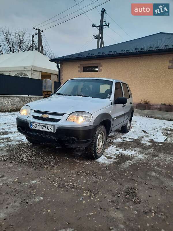 Chevrolet Niva (2011)