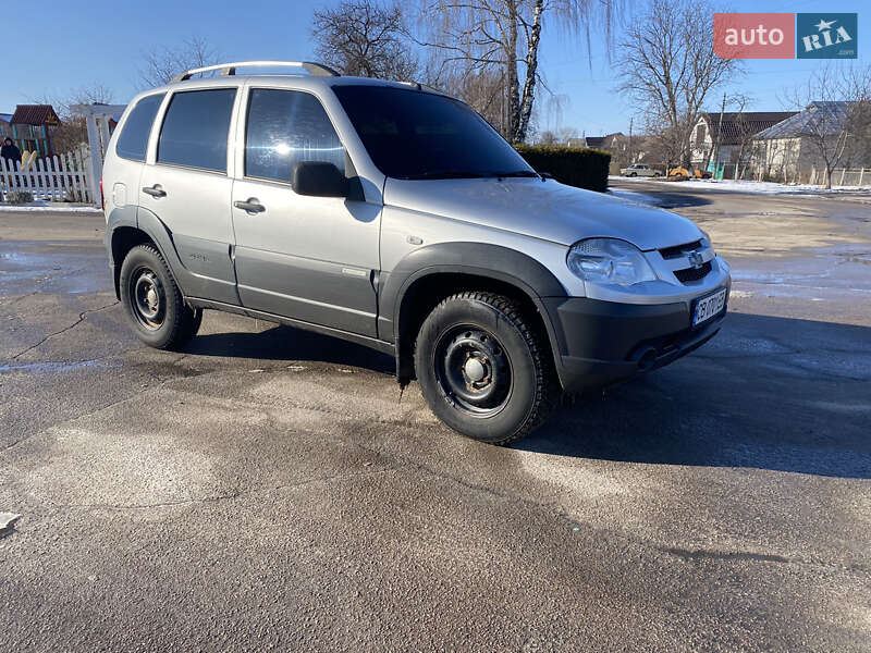 Chevrolet Niva (2011)