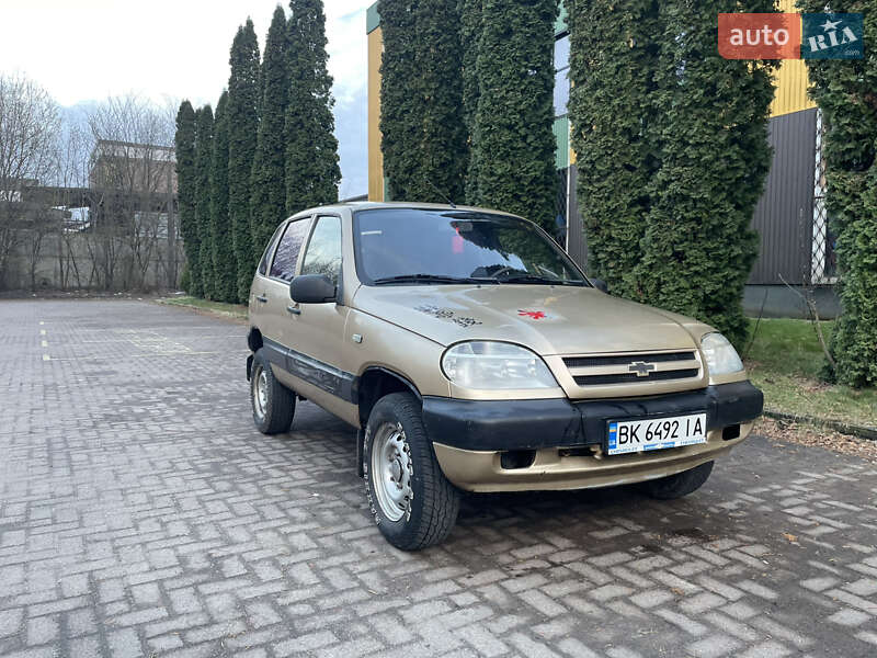 Chevrolet Niva (2004)