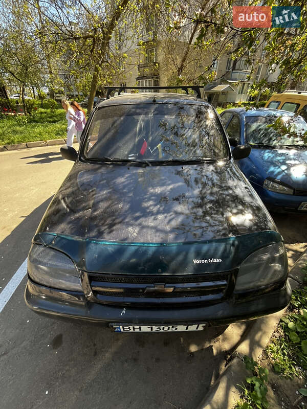 Chevrolet Niva (2004)