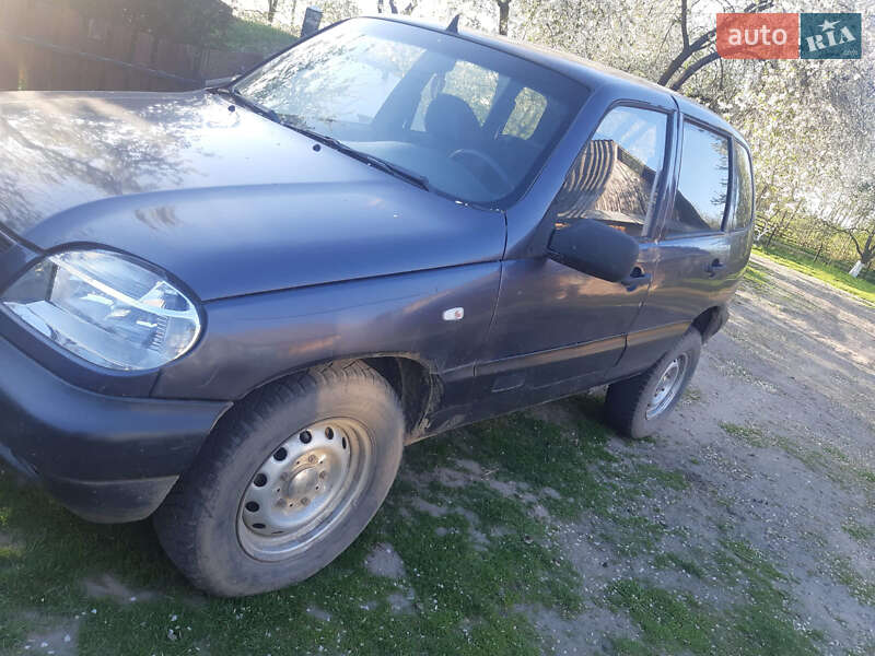 Chevrolet Niva (2004)