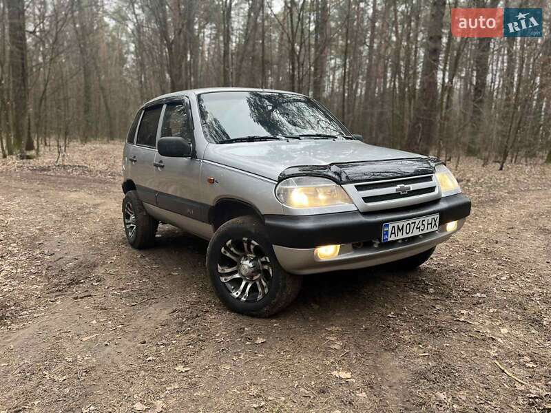 Chevrolet Niva (2005)