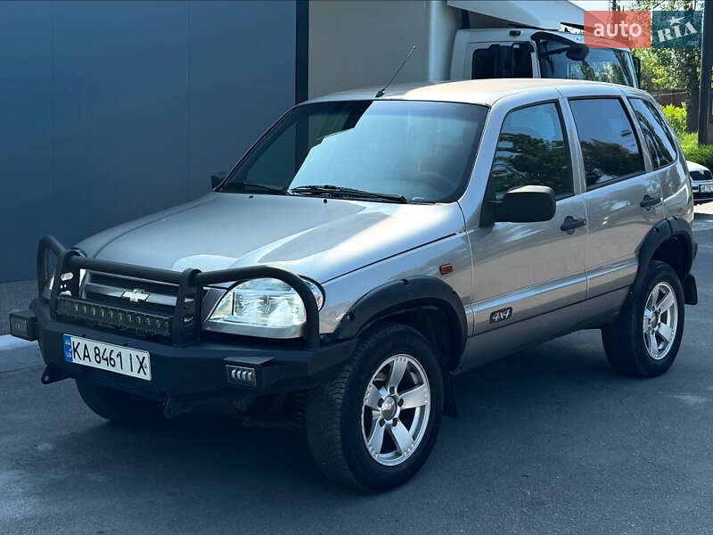 Chevrolet Niva (2008)