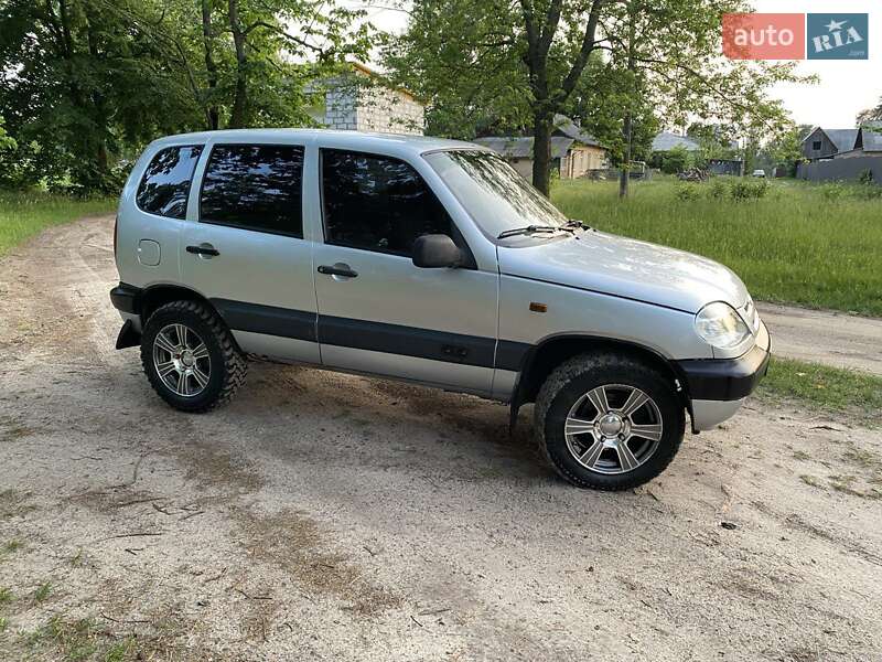 Chevrolet Niva (2008)