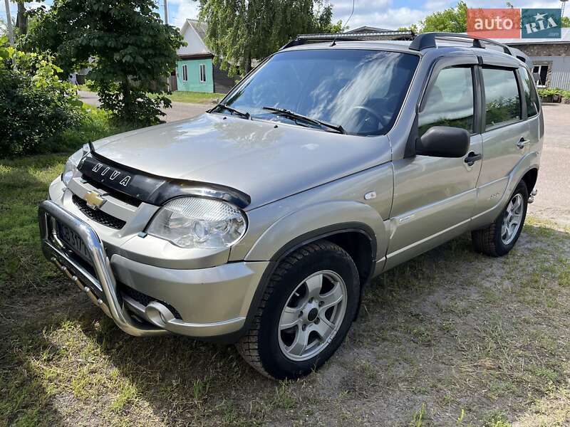 Chevrolet Niva (2012)
