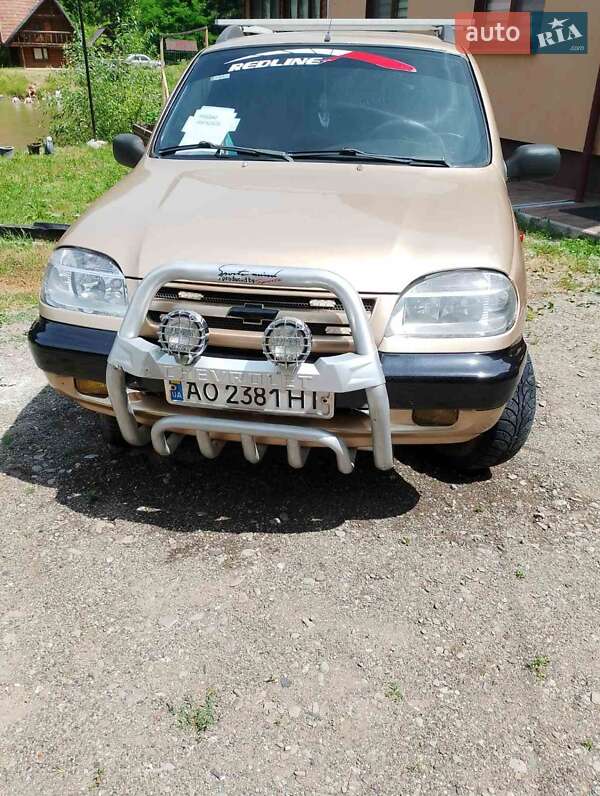 Chevrolet Niva (2004)