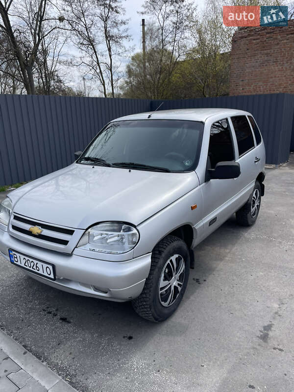 Chevrolet Niva (2008)