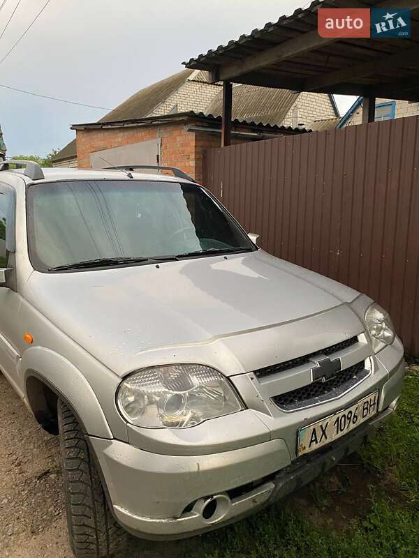 Chevrolet Niva (2010)