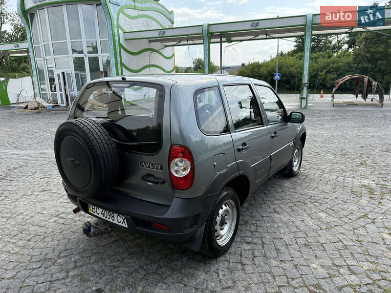 Chevrolet Niva (2011)