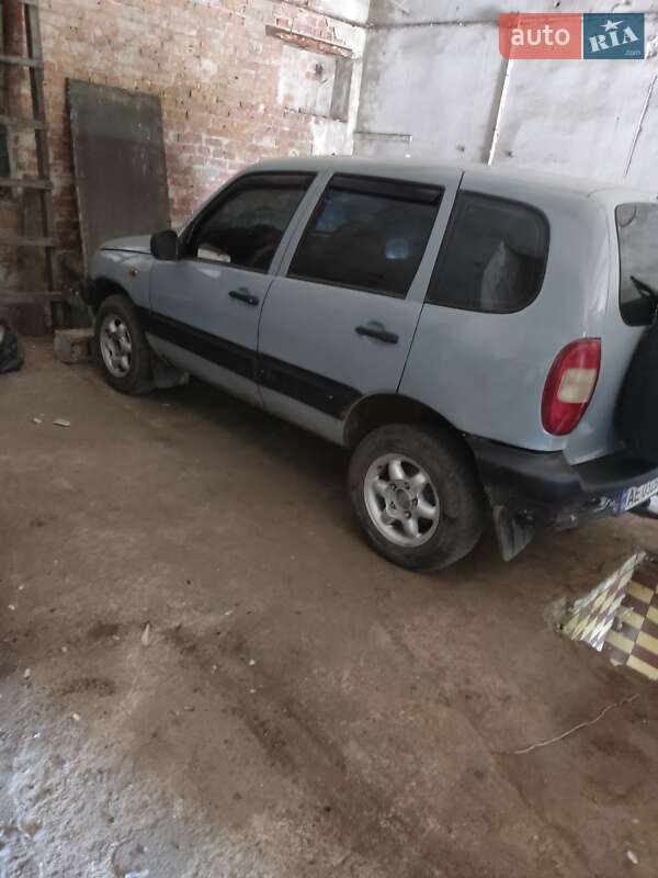 Chevrolet Niva (2004)