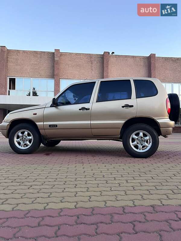 Chevrolet Niva (2006)