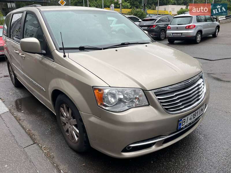 Chrysler Town  country (2013)