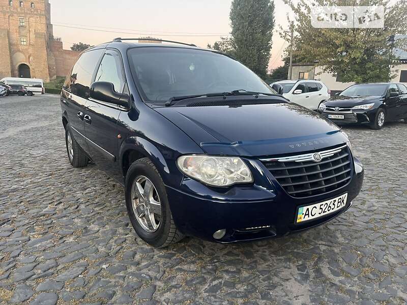 Dodge Ram van (2005)