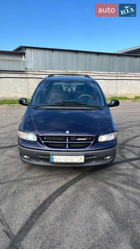 Dodge Ram van (1999)