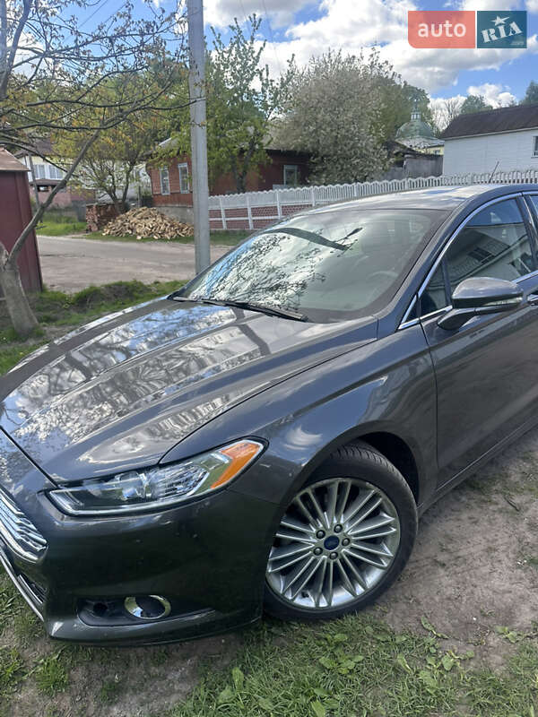 Ford Fusion (2016)